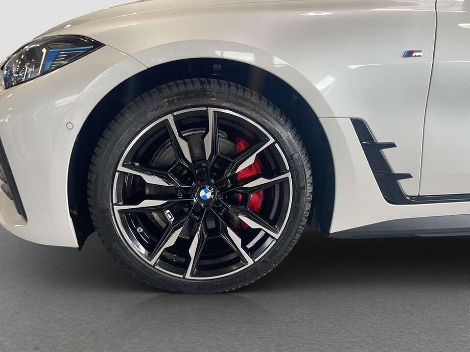 BMW i4 (Bild 10/15)