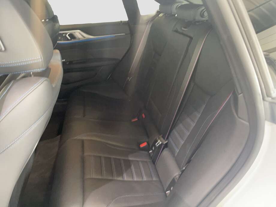 BMW i4 (Bild 14/15)