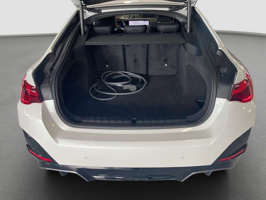 BMW i4 (Bild 15/15)