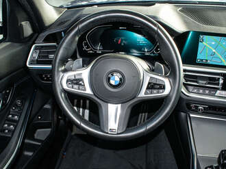 BMW 330e (Bild 2/17)