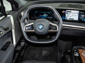 BMW iX (Bild 2/19)