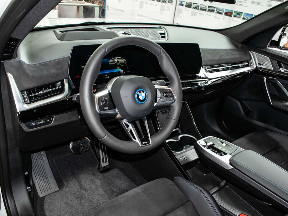 BMW iX2 xDrive30 (Bild 13/17)