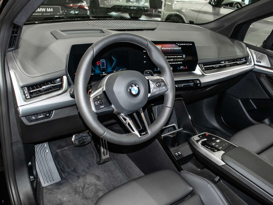 BMW 223i (Bild 12/16)