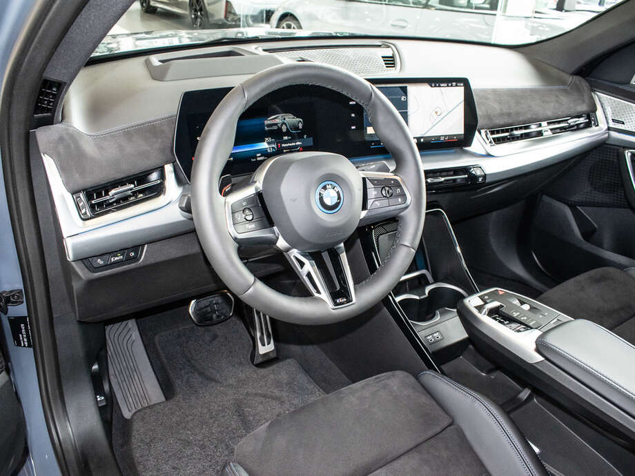 BMW iX2 xDrive30 (Bild 13/17)