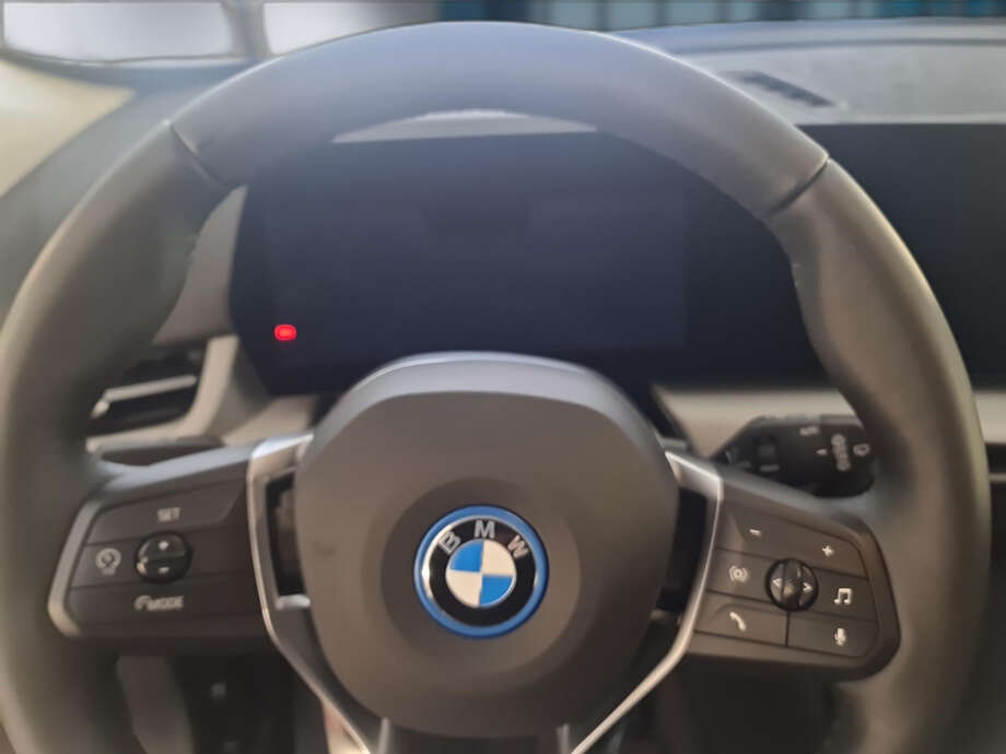 BMW iX1 eDrive20 (Bild 10/20)