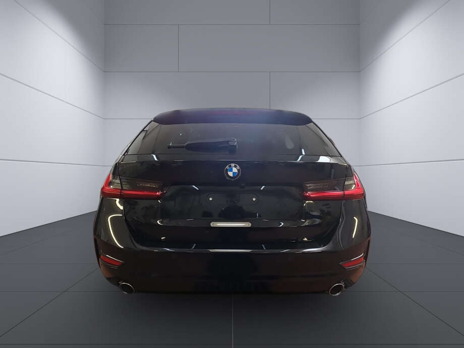 BMW 330i (Bild 21/23)