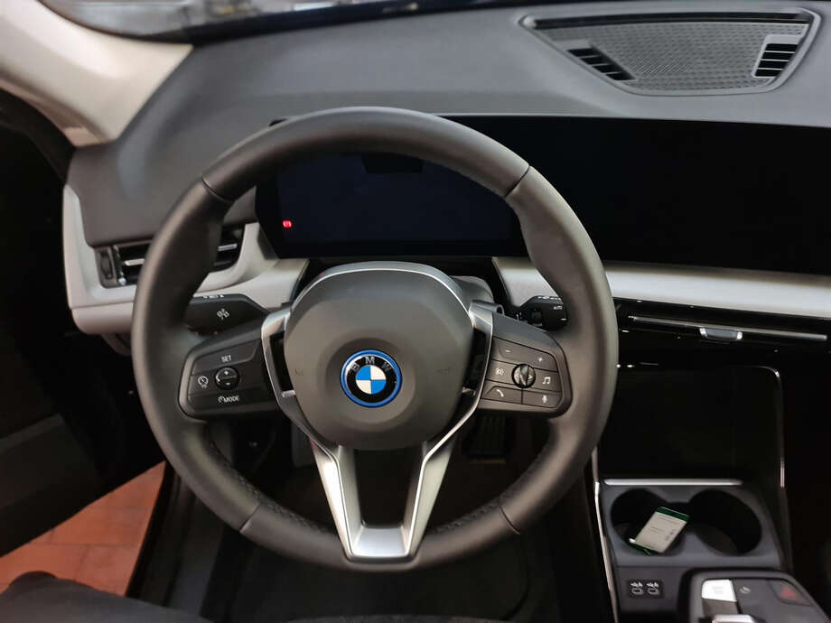 BMW iX1 eDrive20 (Bild 21/22)