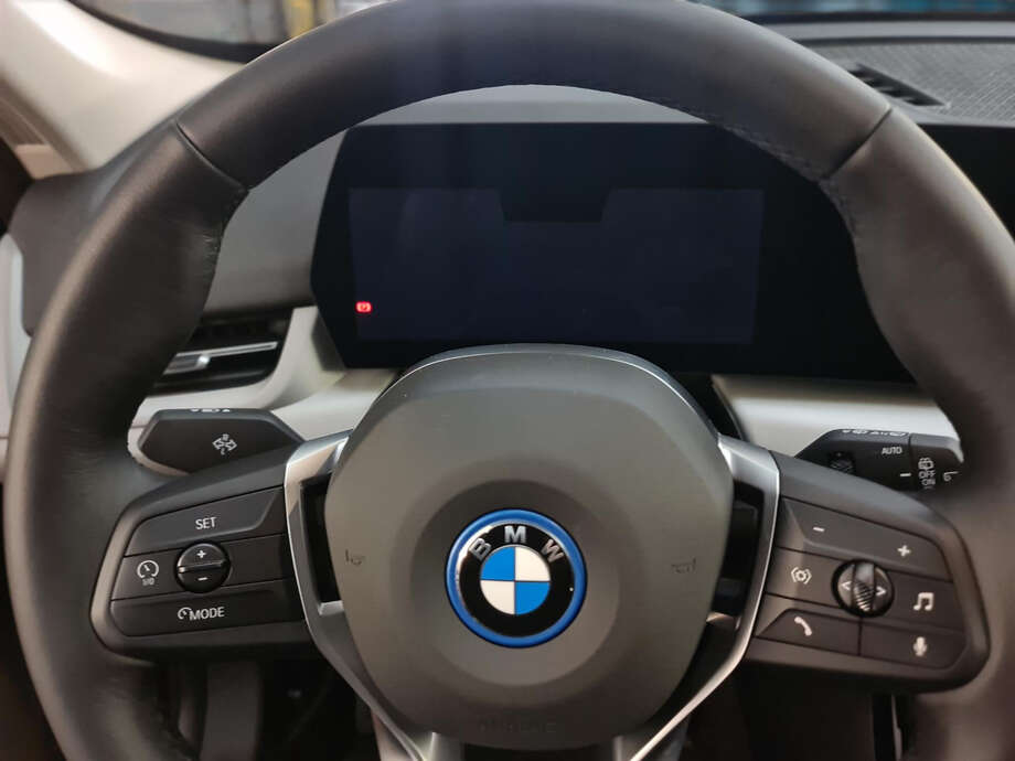 BMW iX1 eDrive20 (Bild 10/22)