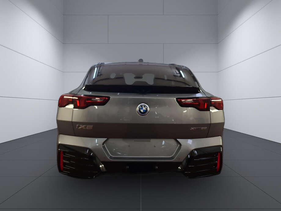 BMW iX2 xDrive30 (Bild 20/22)