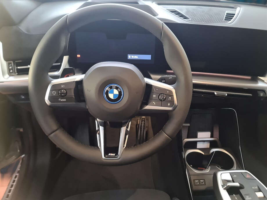 BMW iX2 xDrive30 (Bild 21/22)