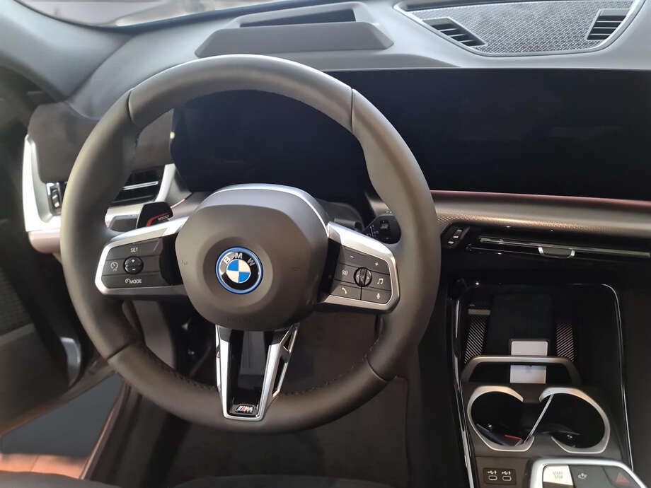 BMW iX2 xDrive30 (Bild 22/22)