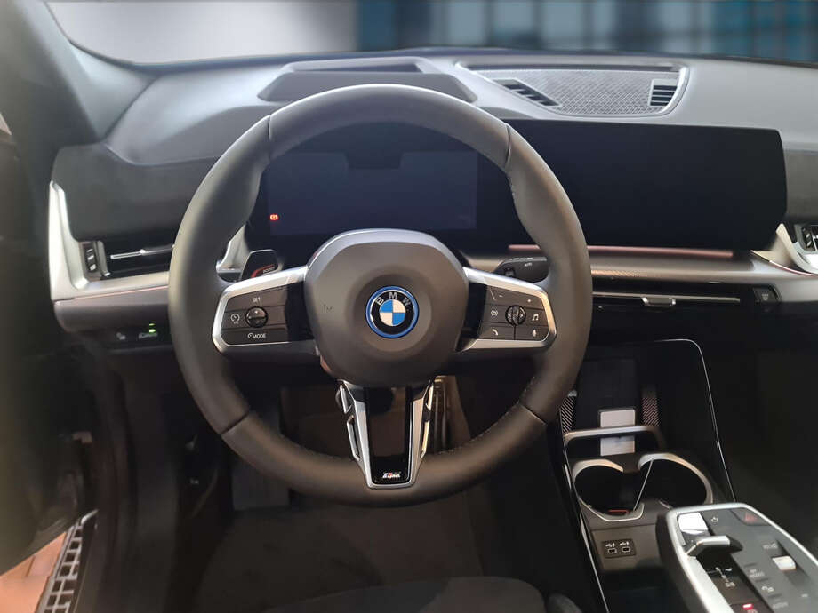 BMW iX2 xDrive30 (Bild 8/22)