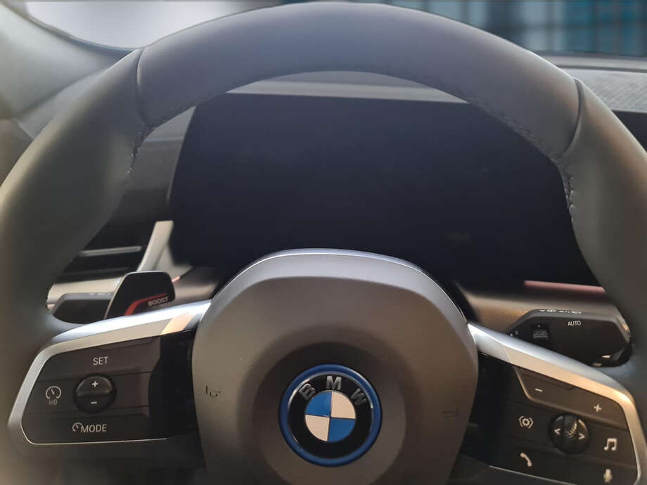 BMW iX2 xDrive30 (Bild 10/22)