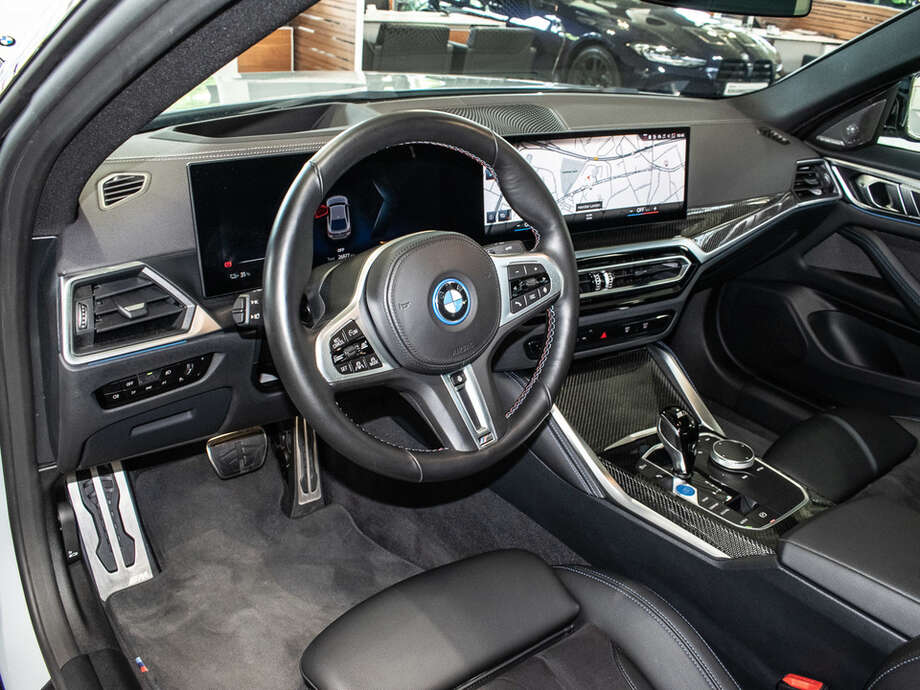 BMW i4 (Bild 20/21)