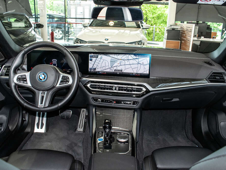BMW i4 (Bild 21/21)