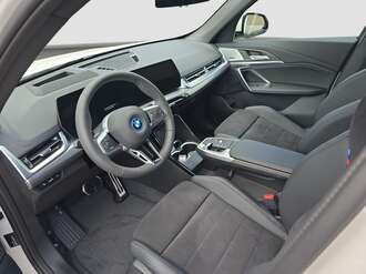 BMW iX1 xDrive30 (Bild 2/15)