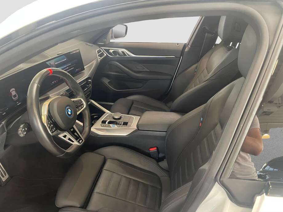 BMW i4 (Bild 10/14)