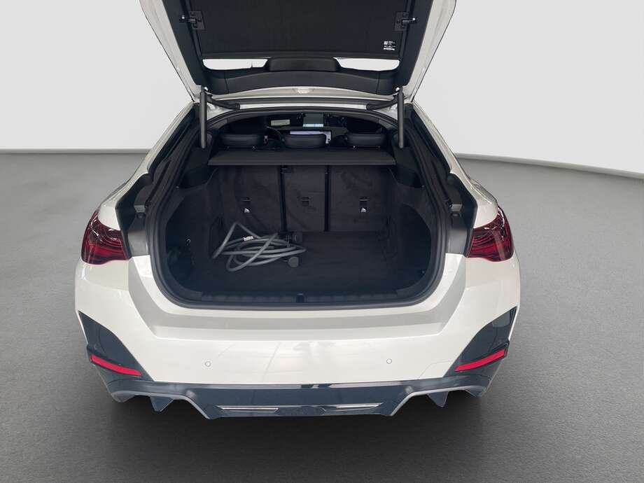 BMW i4 (Bild 14/14)