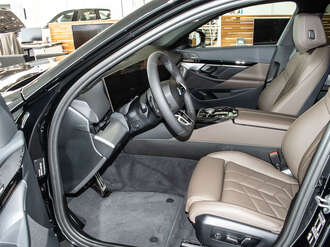 BMW 520d (Bild 2/17)