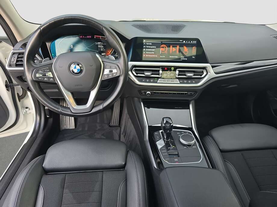 BMW 330d xDrive (Bild 5/19)