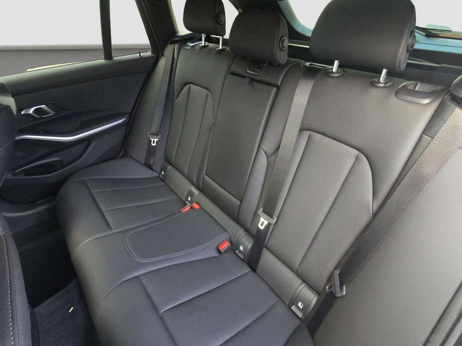 BMW 320 (Bild 15/19)