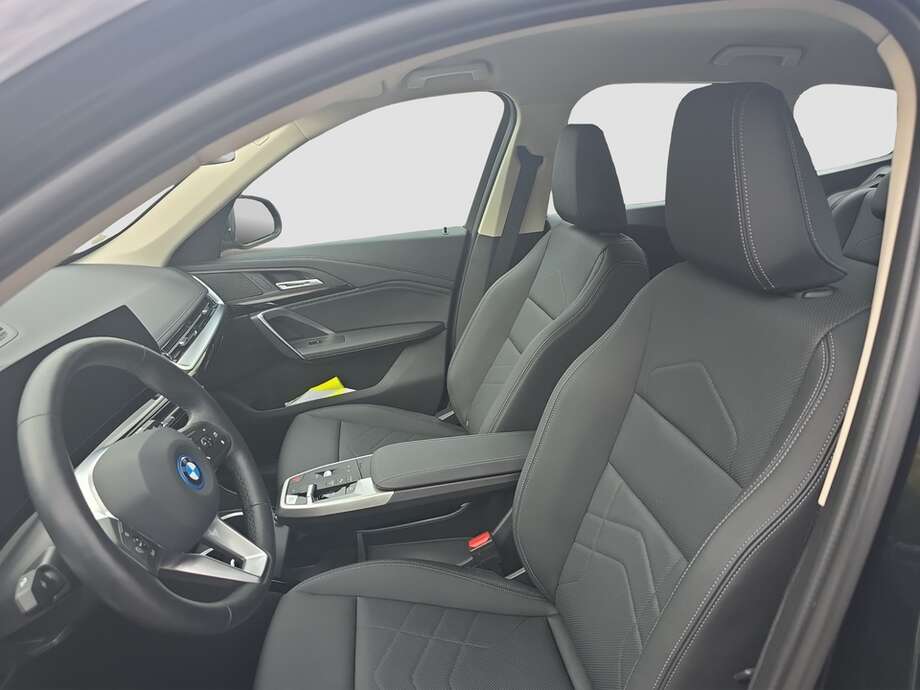 BMW iX1 xDrive30 (Bild 2/2)