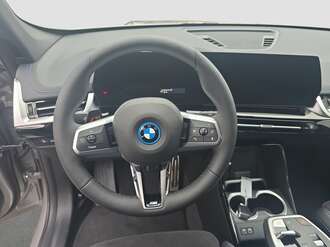 BMW iX1 eDrive20 (Bild 3/18)