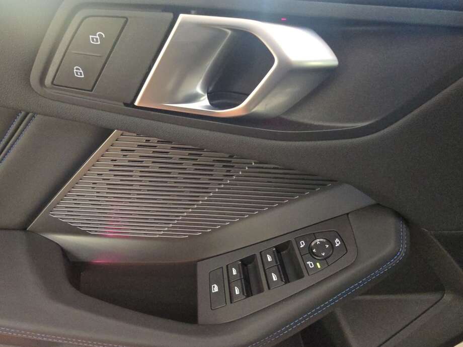 BMW 116 (Bild 16/17)