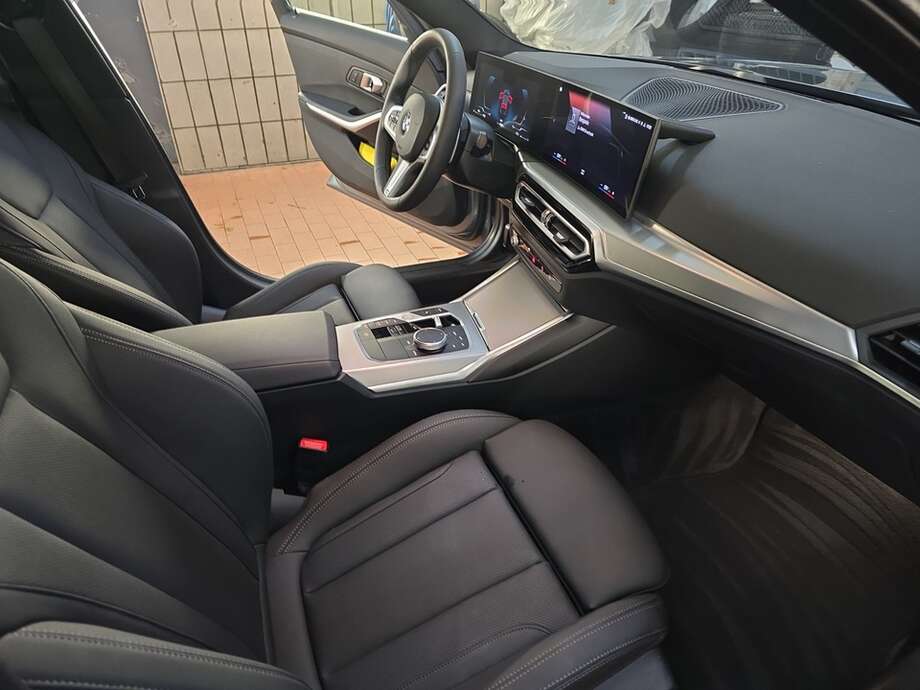 BMW 320d (Bild 8/19)