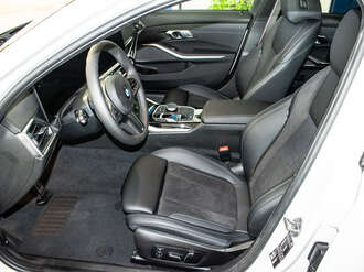 BMW 330i (Bild 2/17)