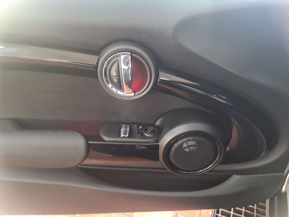 MINI Cooper SE (Bild 21/24)