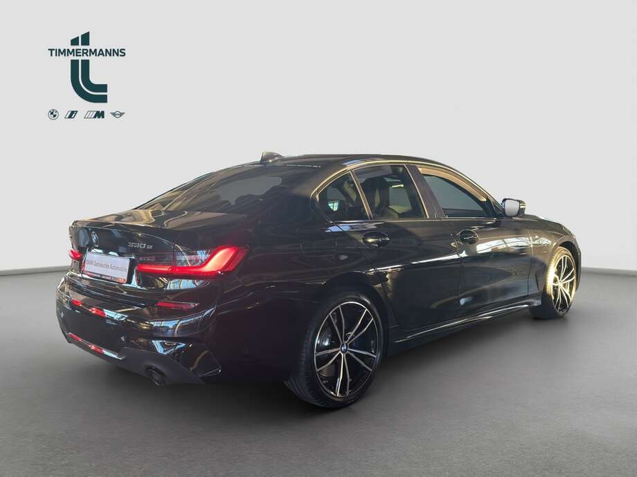 BMW 330e (Bild 11/15)