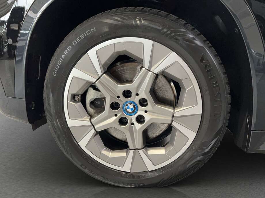 BMW iX1 xDrive30 (Bild 18/18)