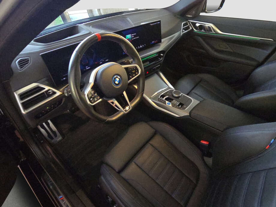 BMW i4 (Bild 10/18)