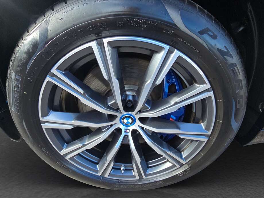 BMW X5 (Bild 9/18)