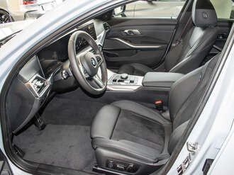 BMW 320d (Bild 2/17)