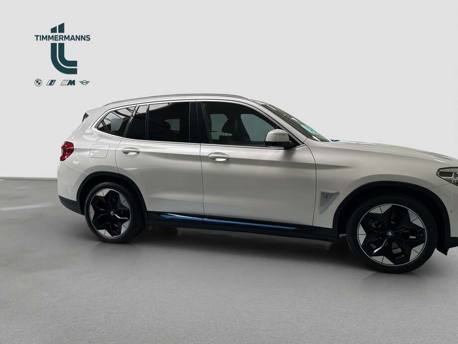 BMW iX3 (Bild 12/15)