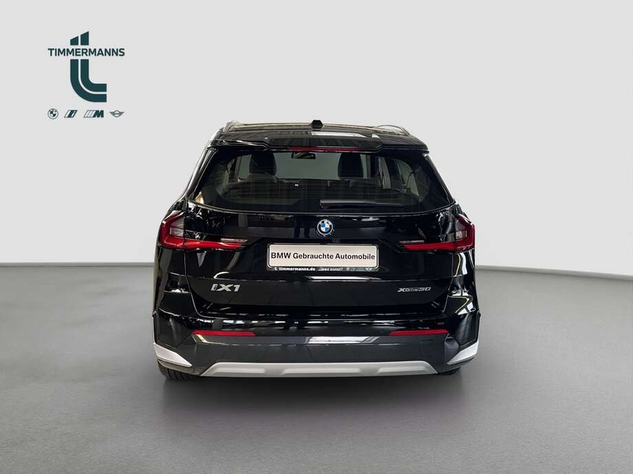 BMW iX1 xDrive30 (Bild 8/15)