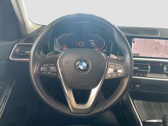 BMW 320i (Bild 1/15)