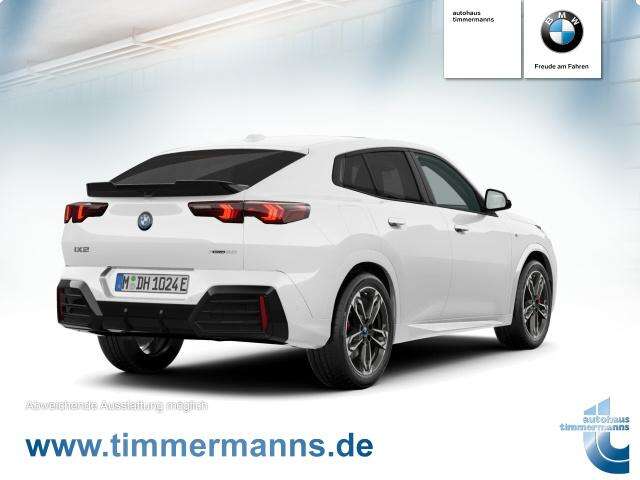 BMW iX2 xDrive30 (Bild 8/15)