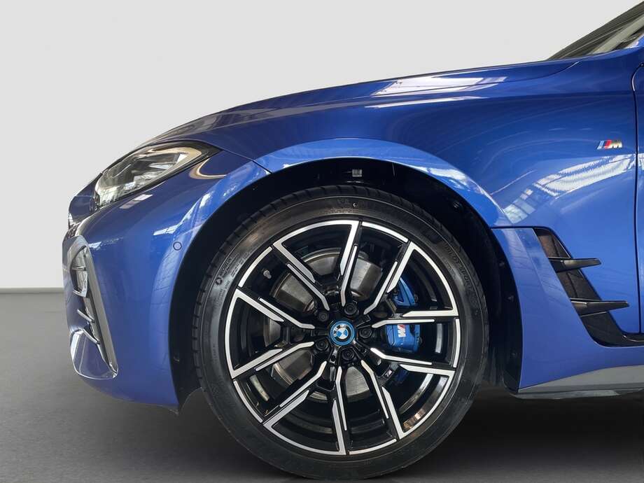 BMW i4 (Bild 17/17)