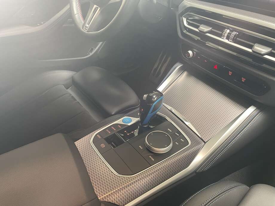 BMW i4 (Bild 8/17)