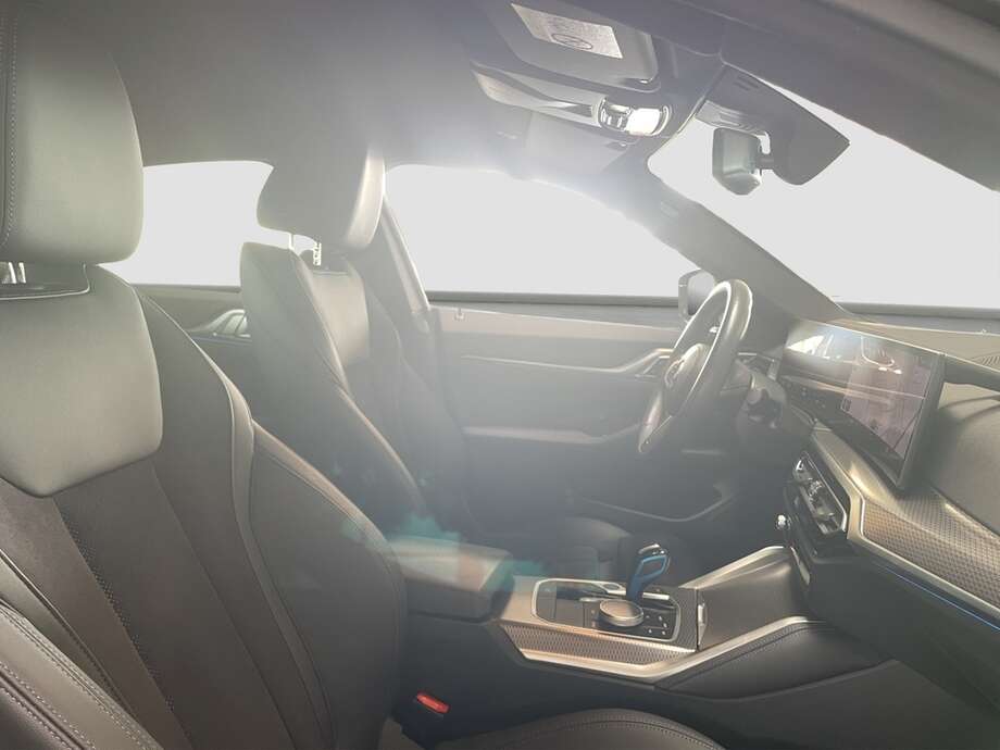 BMW i4 (Bild 9/17)