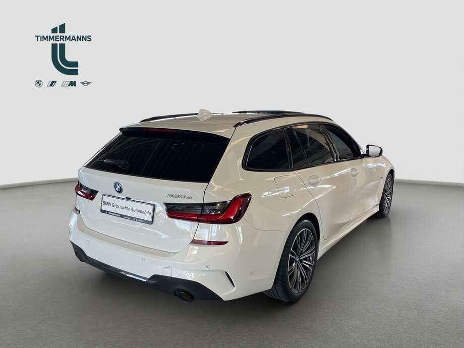 BMW 330e (Bild 11/15)