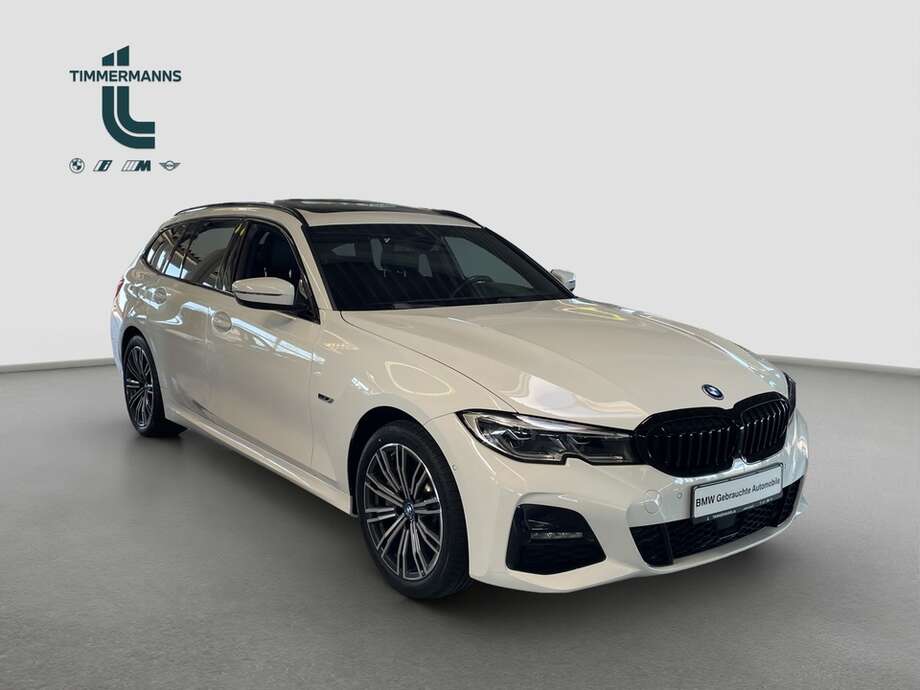 BMW 330e (Bild 13/15)