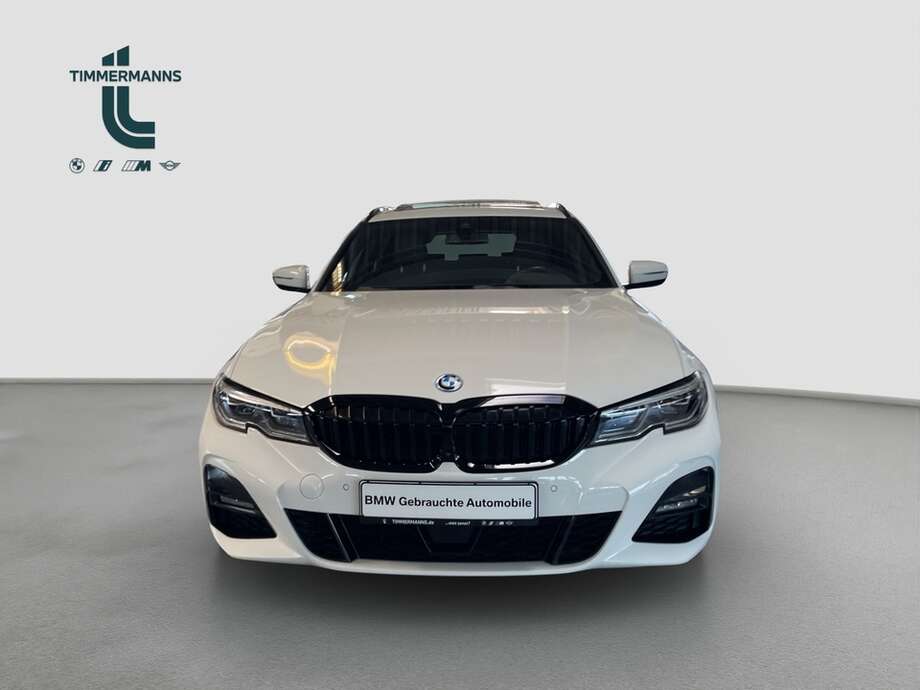 BMW 330e (Bild 14/15)