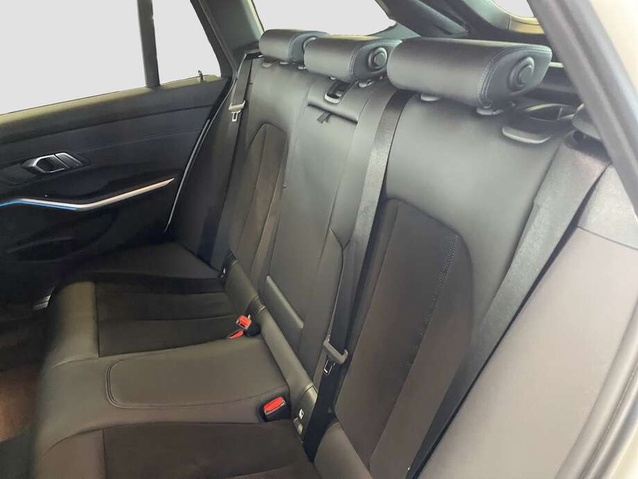 BMW 330e (Bild 6/15)