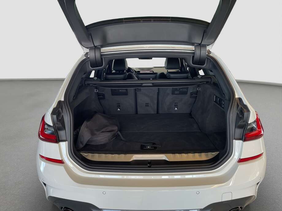 BMW 330e (Bild 7/15)