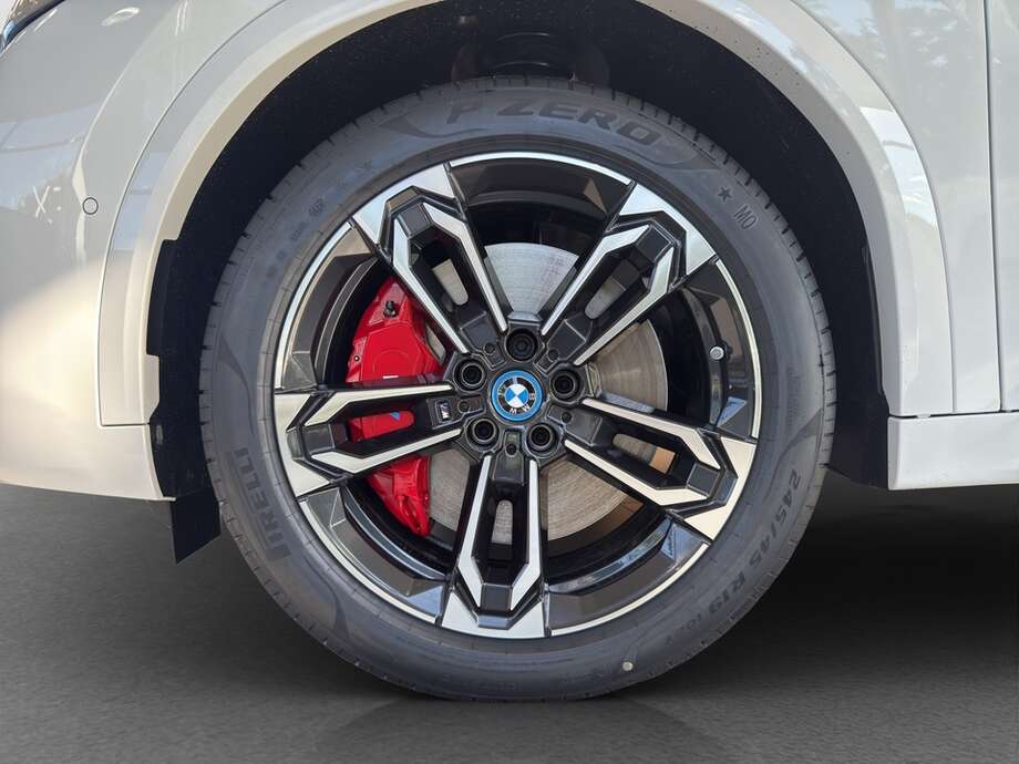 BMW iX2 xDrive30 (Bild 15/15)