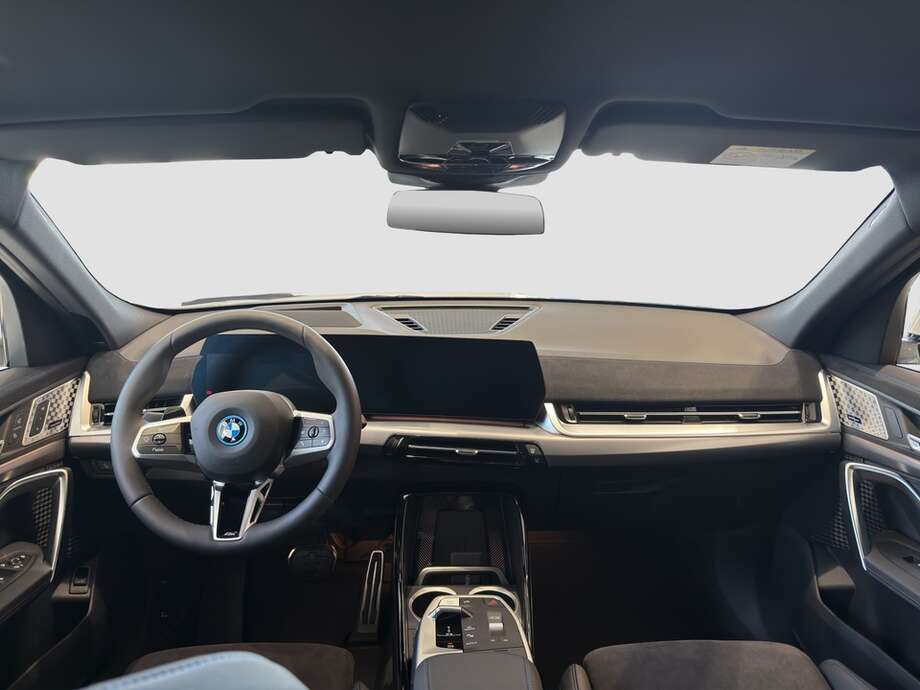 BMW iX2 xDrive30 (Bild 5/15)